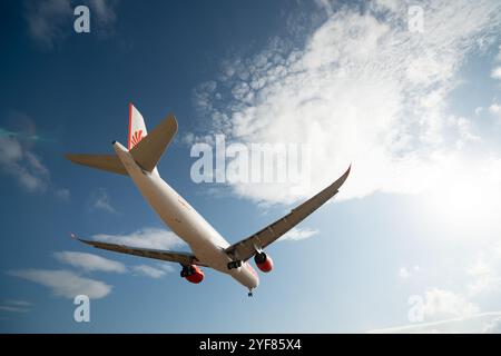 PHUKET, THAILAND - 23. JANUAR 2020: Ein Thai Lion Air Airbus A330-900 landet am Flughafen Phuket. Stockfoto