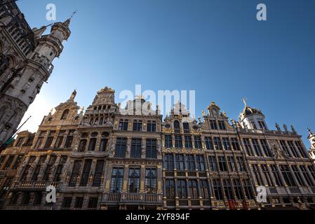 Fassaden der historischen Gildenhallen am Grand Place on a Summer Day - Brüssel, Belgien Stockfoto