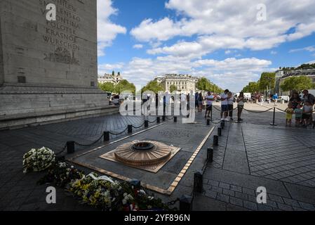 Das Grab des unbekannten Soldaten unter dem Arc de Triomphe - Paris, Frankreich Stockfoto