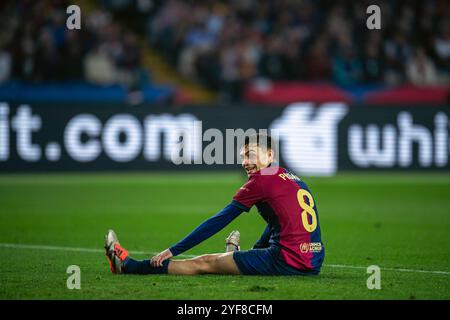 Barcelona, Spanien. November 2024. Pedri von Barcelona reagiert beim spanischen Fußballspiel La Liga zwischen dem FC Barcelona und dem RCD Espanyol am 3. November 2024 in Barcelona. Quelle: Joan Gosa/Xinhua/Alamy Live News Stockfoto