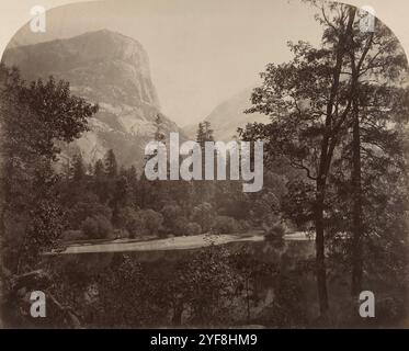 Mirror Lake amd Half Dome, Yosemite, fotografiert von Carleton Watkins im Jahr 1861. Er war ein Pionier der großformatigen Landschaftsfotografie mit einer riesigen Kamera, die 18x22 Zoll Glasnegative verwendete. Sein Lieblingslokal war Yosemite Vallley in Califonia und seine Fotos vom Tal waren ein wichtiger Faktor bei der Entscheidung der US-Regierung, es als Nationalpark zu erhalten. Stockfoto