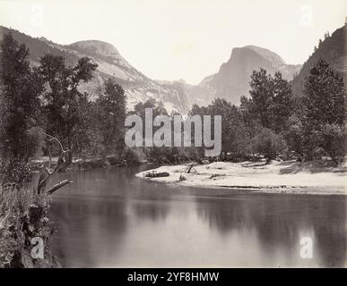 North and South Dome, Yosemite, fotografiert von Carleton Watkins im Jahr 1872. Er war ein Pionier der großformatigen Landschaftsfotografie mit einer riesigen Kamera, die 18x22 Zoll Glasnegative verwendete. Sein Lieblingslokal war Yosemite Vallley in Califonia und seine Fotos vom Tal waren ein wichtiger Faktor bei der Entscheidung der US-Regierung, es als Nationalpark zu erhalten. South Dome (rechts) ist heute Half Dome. Stockfoto