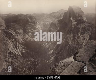 Half Dome, Yosemite, fotografiert von Carleton Watkins im Jahr 1865. Er war ein Pionier der großformatigen Landschaftsfotografie mit einer riesigen Kamera, die 18x22 Zoll Glasnegative verwendete. Sein Lieblingslokal war Yosemite Vallley in Califonia und seine Fotos vom Tal waren ein wichtiger Faktor bei der Entscheidung der US-Regierung, es als Nationalpark zu erhalten. Stockfoto