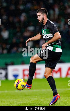 Lissabon, Portugal. November 2024. Goncalo Inacio (Sporting CP) im Spiel der Liga Portugal zwischen den Teams von Sporting CP und CF Estrela Amadora im Estadio Jose Alvalade Endergebnis: Sporting CP 5 - 1 CF Estrela Amadora (Foto: Maciej Rogowski/SOPA Images/SIPA USA) Credit: SIPA USA/Alamy Live News Stockfoto