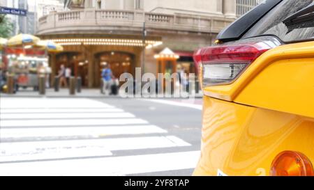 New York City Grand Central Terminal Bahnhof, 42 Straße. Manhattan Midtown. Gelbe Taxis, Autotransport am Pershing Square, NYC USA. Amerikanischer Stadtverkehr, Leute, Telefonkiosk Stockfoto