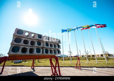 Stapel von vorgefertigten Stahlbeton Platten in einem Hausbau Werkshalle Stockfoto