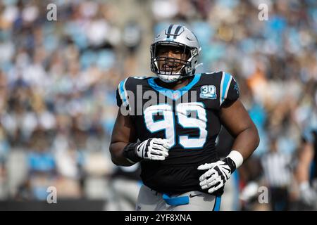 3. November 2024: Carolina Panthers Defensive Tackle Shy Tuttle (99) läuft bis zur Seitenlinie in Charlotte, NC. Jonathan Huff/CSM (Bild: © Jonathan Huff/Cal Sport Media) Stockfoto