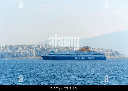 piräus, griechenland, 30. oktober 2024, Fähre Blue STAR chios betrieben von Blue STAR Ferries im Hafen *** piräus, griechenland, 30. oktober 2024, fährschiff Blue Star chios von Blue Star Ferries im hafen Copyright: xx Stockfoto