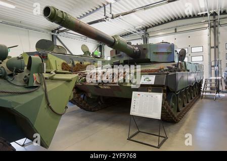 PAROLA, FINNLAND - 10. JUNI 2017: Deutscher Panzer Leopard 2 A 4 - der wichtigste Kampfpanzer der finnischen Armee Stockfoto