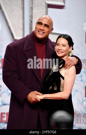 Dwayne Johnson und Lucy Liu bei der Weltpremiere des Kinofilms 'Red One - Alarmstufe Weihnachten' im UCI Luxe East Side Gallery. Berlin, 03.11.2024 Stockfoto