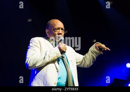 Montreux, Schweiz. November 2024. Dateifoto - Quincy Jones auf der Bühne beim Montreux Jazz Festival, Schweiz am 18. Juli 2014. Quincy Jones, Musikerin und Produzentin, die mit Michael Jackson, Frank Sinatra und vielen anderen zusammenarbeitete, stirbt im Alter von 91 Jahren. Foto: Loona/ABACAPRESS. COM Credit: Abaca Press/Alamy Live News Stockfoto