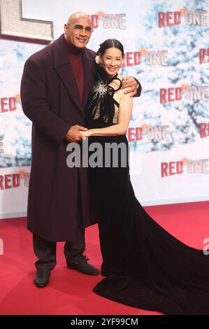 Dwayne Johnson und Lucy Liu bei der Premiere des Kinofilms Red One im UCI Luxe. Berlin, 03.11.2024 *** Dwayne Johnson und Lucy Liu bei der Premiere des Films Red One bei UCI Luxe Berlin, 03 11 2024 Foto:xD.xHerrickx/xFuturexImagex red 4183 Stockfoto