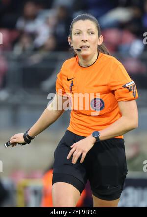 London, Großbritannien. November 2024. LONDON, ENGLAND - Schiedsrichterin Melissa Burgin beim Barclays FA Women's Super League Fußballspiel zwischen Tottenham Hotspur Women und West Ham United Women im Gaughan Group Stadium, Brisbane Road, Leyton am 3. November 2024 in London, England. Quelle: Action Foto Sport/Alamy Live News Stockfoto