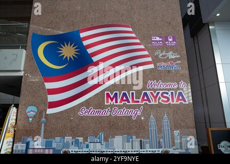 KUALA LUMPUR, MALAYSIA - 24. MÄRZ 2023: Flagge malaysias, wie sie an der Kuala Lumpur Sentral Station gesehen wird. Stockfoto