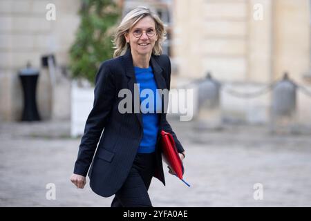 Paris, Frankreich. November 2024. Französische Ministerin für ökologischen Wandel, Energie, Klima und Risikovorsorge Agnes Pannier-Runacher. Foto: Eliot Blondet/ABACAPRESS. COM Credit: Abaca Press/Alamy Live News Stockfoto