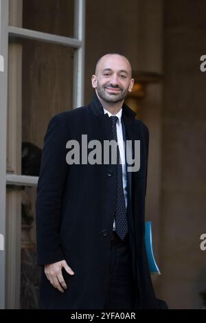 Der französische Delegierte für Europa Benjamin Haddad kommt am 4. November 2024 zu einem Regierungsseminar im Hotel Matignon in Paris, Frankreich. Foto: Eliot Blondet/ABACAPRESS. KOM Stockfoto