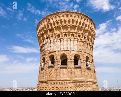 Buchara, Usbekistan Luftaufnahme des Kalan Minaret Emir und Alim Khan Madrasah von Po-i-Kalan (POI Kalan) - islamischer religiöser Komplex Stockfoto