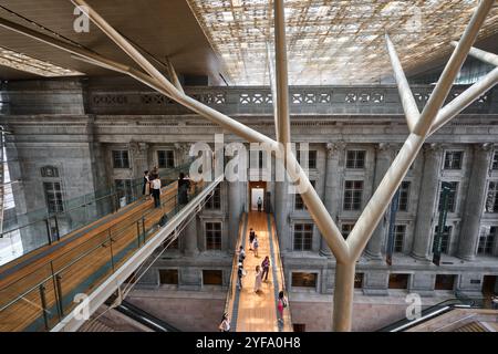 Singapur - 16. August 2024: Innenansicht der National Gallery. Weltweit größte öffentliche Sammlung von Kunst in Singapur und Südostasien Stockfoto