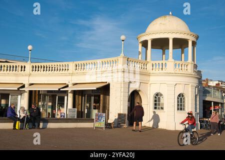 The Collonade, Marina, in Bexhill on Sea, East Sussex im Spätherbst Stockfoto