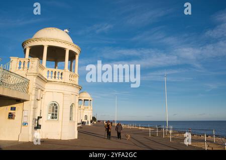 The Collonade, Marina, in Bexhill on Sea, East Sussex im Spätherbst Stockfoto