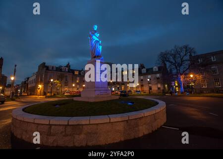 Golden Square in Aberdeen City, Schottland, beleuchtet bei Nacht Stockfoto