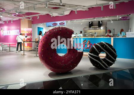 BANGKOK, THAILAND - 27. OKTOBER 2023: Duck Donuts in Bangkok. Stockfoto