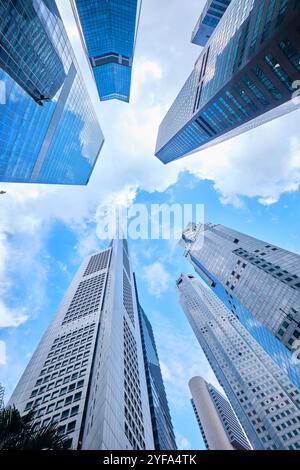 Singapur - 18. Januar 2025: Blick auf die Skyline von Singapur von Chinatown. Moderne Hochhäuser in Singapur Stockfoto