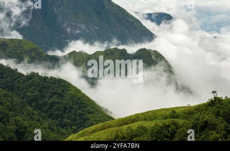 Berühmte und malerische Berglandschaft am Himmel in Sapa in Vietnam Asien, Asien Stockfoto