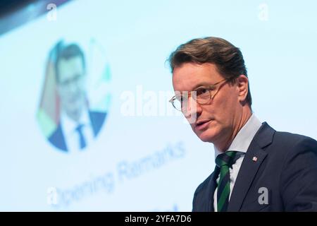 Essen, Deutschland. November 2024. Hendrik WUEST, Wust, CDU, Ministerpräsident von Nordrhein-Westfalen, während seiner Rede Eröffnungszeremonie Forschungszentrum One Health Ruhr, Zeche Zollverein, Essen, 04.11.2024 Credit: dpa/Alamy Live News Stockfoto