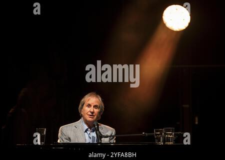 Chris de Burgh live auf 50LO Tour im Tempodrom in Berlin auf 03.11.2024 Stockfoto