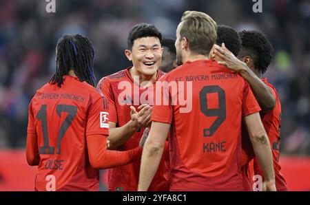 Torfeier Harry Kane FC Bayern München FCB (09) Min-jae Kim FC Bayern München FCB (03) Michael Olise FC Bayern München FCB (17) Kingsley com Stockfoto