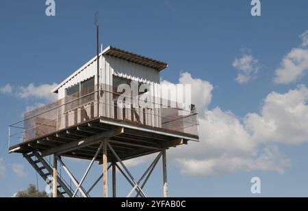 Wachtturm-Beobachtungsturm der militärischen Sicherheit Stockfoto