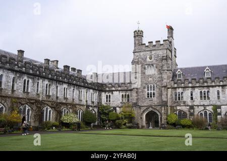 Cork, Irland, 28. März 2023: UCC University College Cork Education Hauptgebäude und Gärten. Cork, irland, Europa Stockfoto