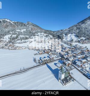 Das Ostrachtal um Bad Oberdorf und Bad Hindelang bei strahlendem Sonnenschein im Winter Stockfoto