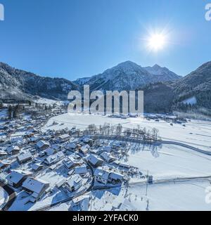 Das Ostrachtal um Bad Oberdorf und Bad Hindelang bei strahlendem Sonnenschein im Winter Stockfoto