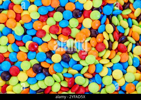 Nahaufnahme der bunten kleinen Süßigkeiten. Schöne Süßigkeiten Stockfoto