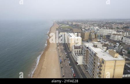 Drohnenlandschaft von Brighton City und Küste in Sussex, Großbritannien. Blick von oben auf die Stadt Stockfoto