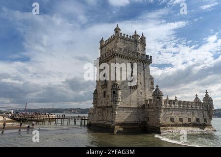 Lissabon, Portugal, 19. Oktober 2018: Der berühmte und malerische Belem-Turm am Tejo, in Lissabon, Portugal, Europa Stockfoto