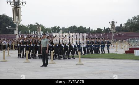 Peking, Chine, 4. Juni 2018: Chinesische Militärsoldaten paraden in voller Synchronisation Tiananmen-Platz Peking China Stockfoto