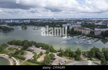 Aus der Vogelperspektive der finnischen Hauptstadt Helsinki. Lapinlahti Gebiet Hieteniemi Friedhof Stockfoto