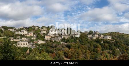 Traditionelles Dorf Vitsa in Zentral-Zagori, Epirus-Region, in der Region Ioannina in Griechenland Stockfoto