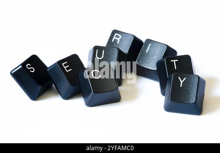 Sicherheitswort mit Tastaturbuchstaben isoliert auf weißem Hintergrund Stockfoto