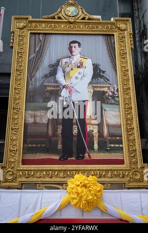 Porträt des thailändischen Königs seiner Majestät König Maha Vajiralongkorn Bodindradebayavarangkun Rama X, Phuket Thailand. Das Bild des thailändischen Königs wurde in einem gezeigt Stockfoto