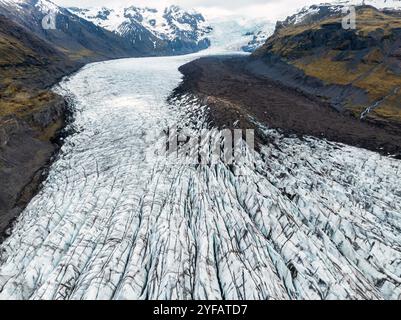 Ariela-Blick auf den Svinafellsjökull-Gletscher und die Lagune im südlichen Iceeland Stockfoto