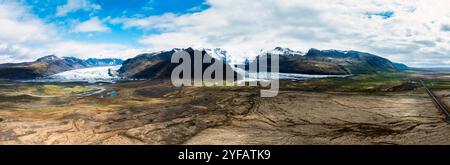 Ariela-Blick auf den Svinafellsjökull-Gletscher und die Lagune im südlichen Iceeland Stockfoto