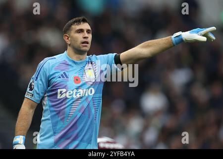 London, Großbritannien. November 2024. Emiliano Martinez von Aston Villa während des Premier League Spiels im Tottenham Hotspur Stadium in London. Der Bildnachweis sollte lauten: Paul Terry/Sportimage Credit: Sportimage Ltd/Alamy Live News Stockfoto