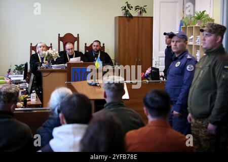 Nicht exklusiv: IWANO-FRANKIWSK, UKRAINE - 1. NOVEMBER 2024 - Eine Verhandlung vor dem Stadtgericht Iwano-Frankiwsk in der Rechtssache Dmytro Kusnietsov läuft, Stockfoto