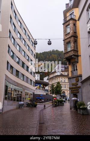 St. Moritz, Schweiz - September 2024: Blick auf die Gebäude von St. Moritz, Schweiz. Stockfoto