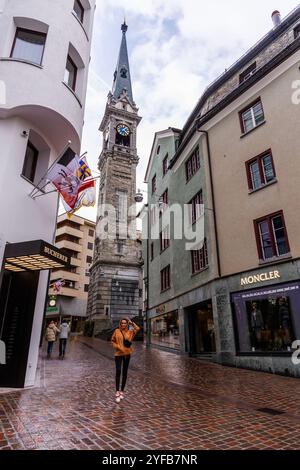 St. Moritz, Schweiz - September 2024: Blick auf die Gebäude von St. Moritz, Schweiz. Stockfoto