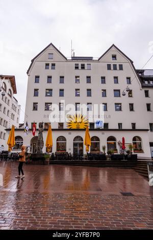 St. Moritz, Schweiz - September 2024: Blick auf die Gebäude von St. Moritz, Schweiz. Stockfoto